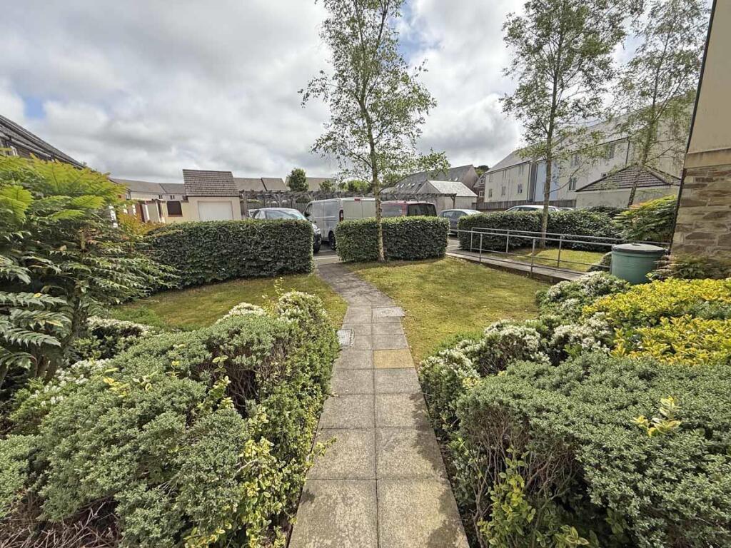 Samuel Bassett Avenue 6 Communal Gardens.jpg