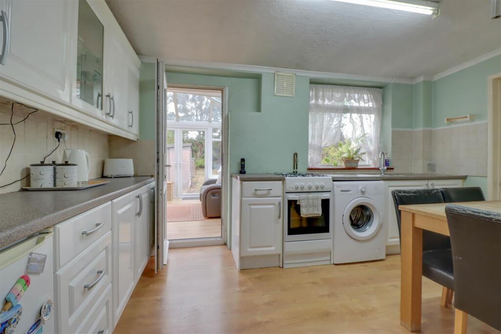 4 PAGE ROAD BOWERS GIFFORD-8.jpg