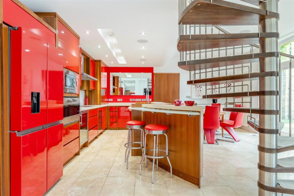 8654181-interior16.jpg