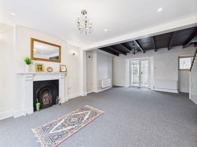 lounge/dining room