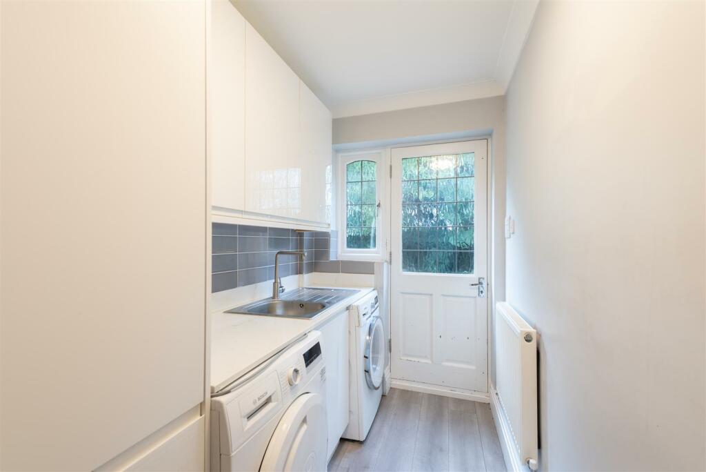 Gills Hill Lane 42.jpg