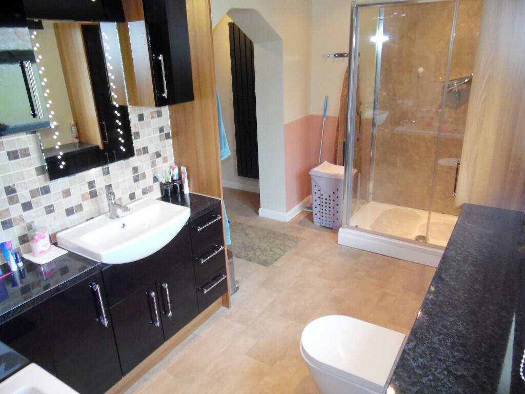 BATH/SHOWER ROOM