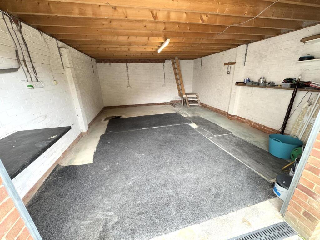 DETACHED DOUBLE GARAGE