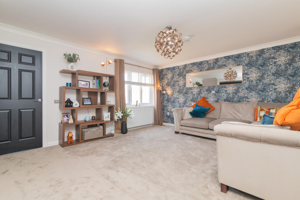 8 Strathcarron wynd  Pa2 7aj-17