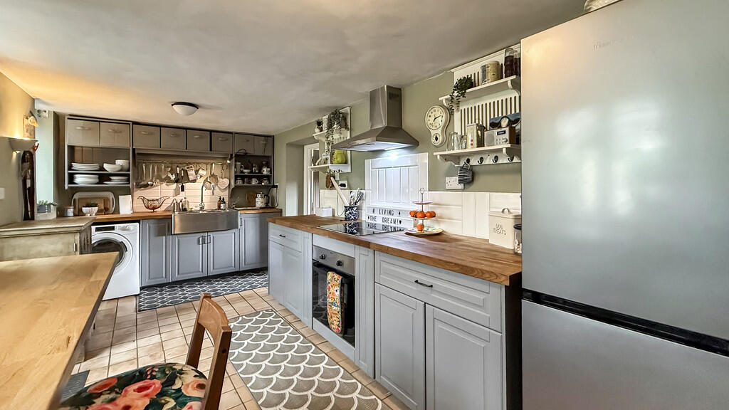 Kitchen/breakfast...