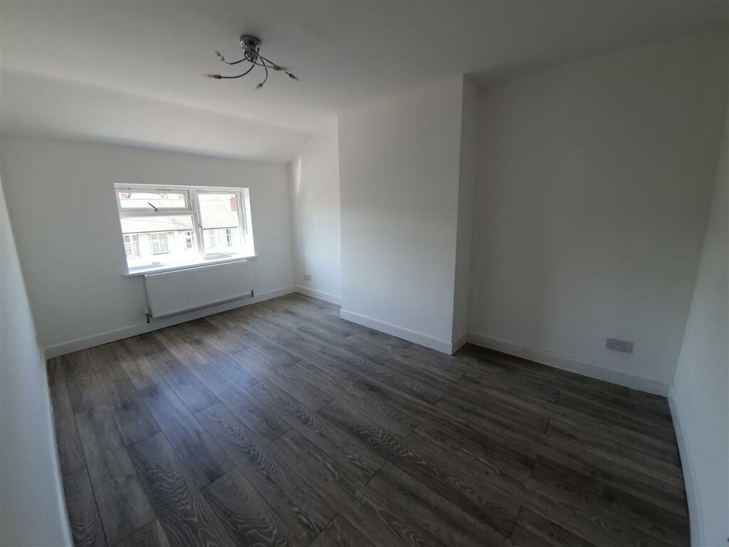 Albany Road, Earlsdon - Lounge.jpg