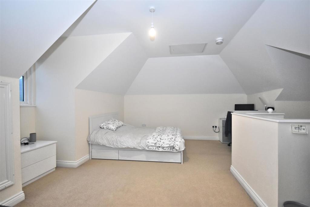 bedroom. 2.jpg