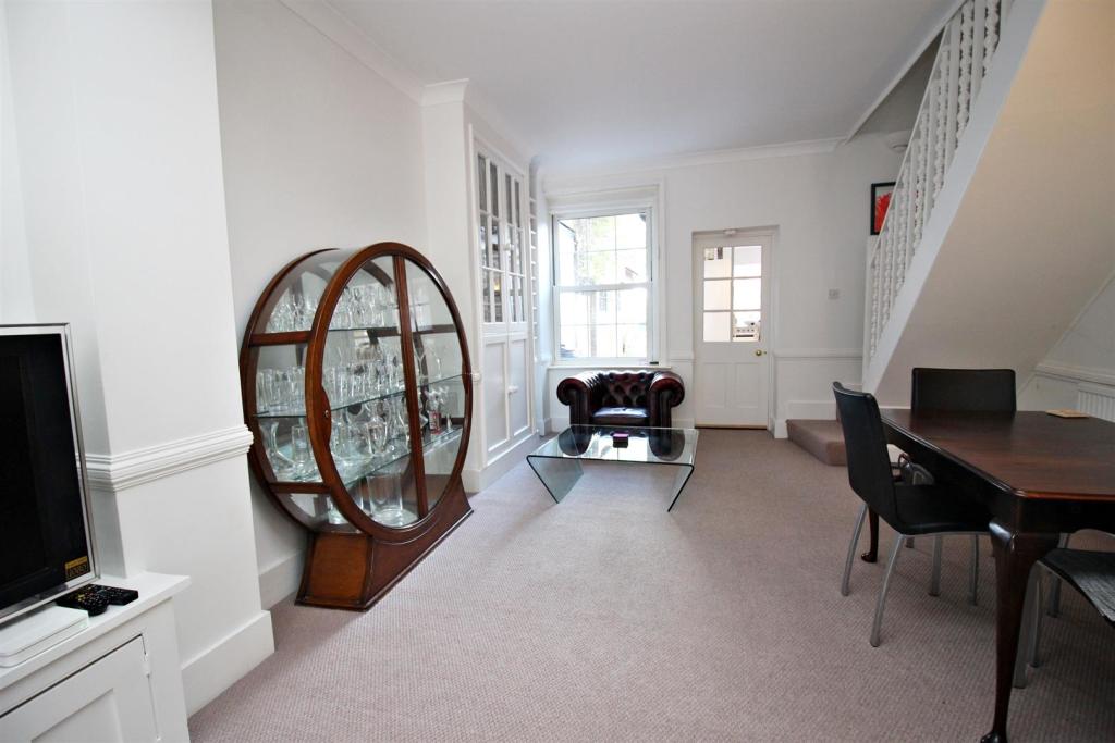 Dining Area.JPG