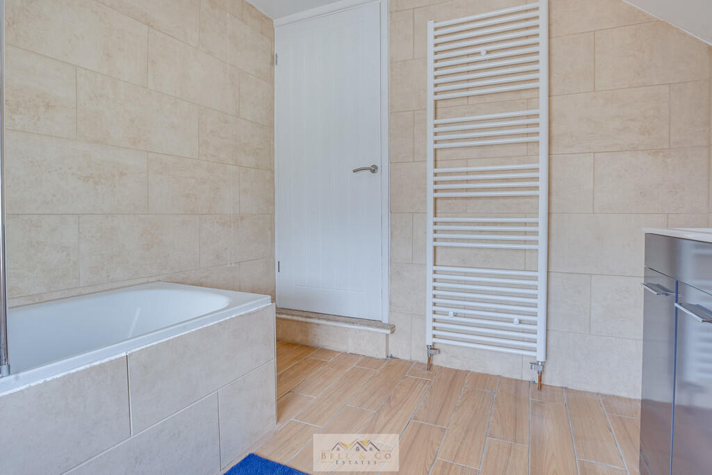 Bathroom 1.3