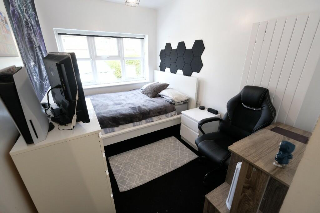 STUDY/BEDROOM 4
