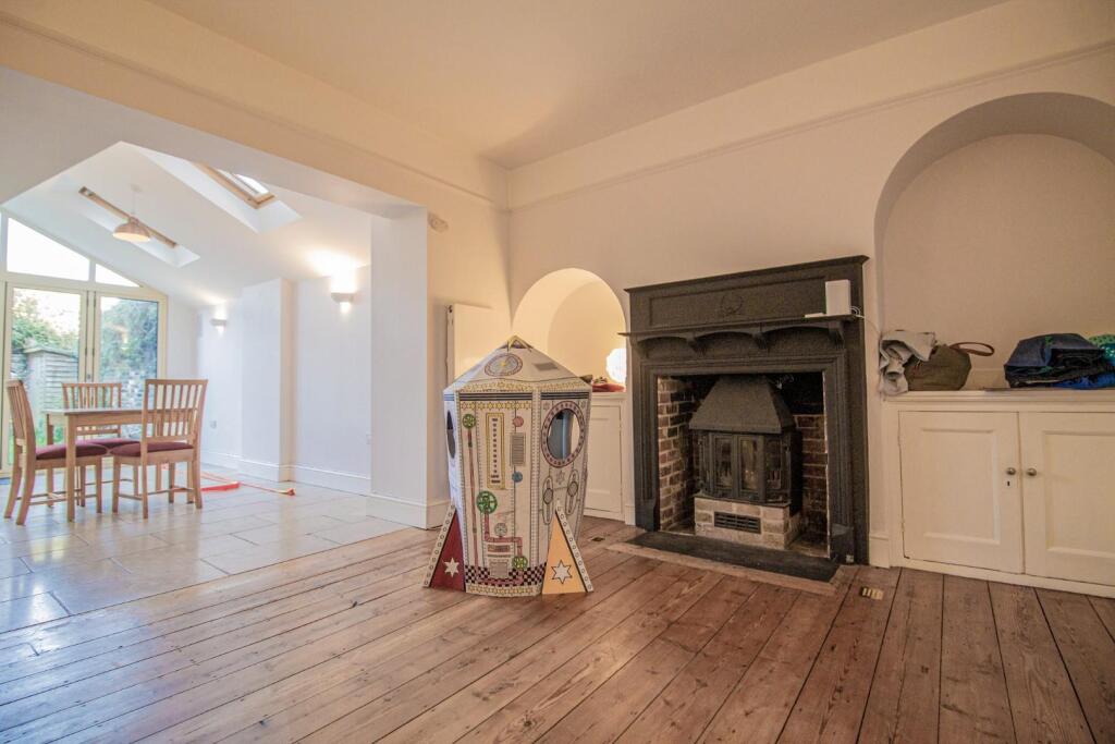 31 Well Street [Open-plan Sitting Room] 02.jpg