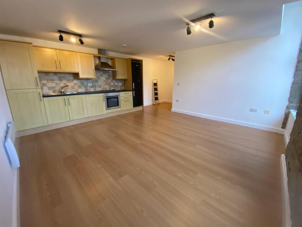 LIVING KITCHEN 1.jpg