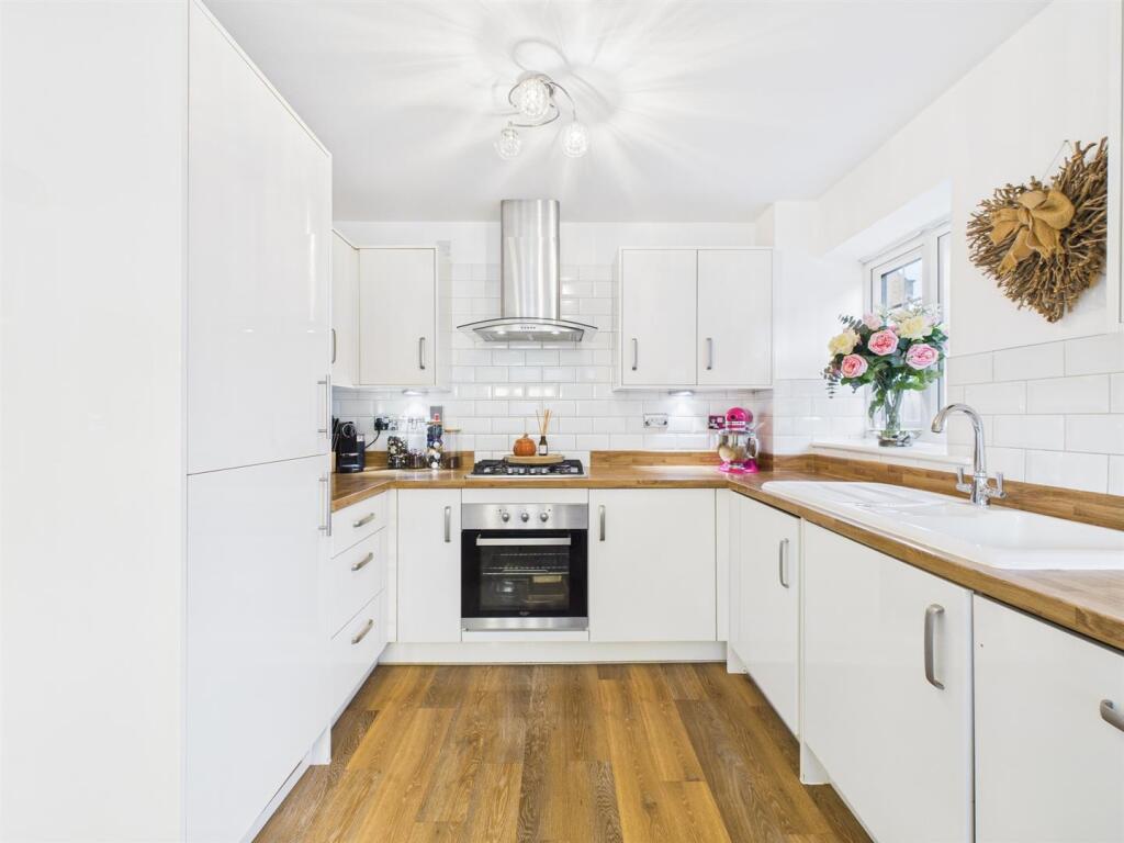 Stylish Fitted Kitchen