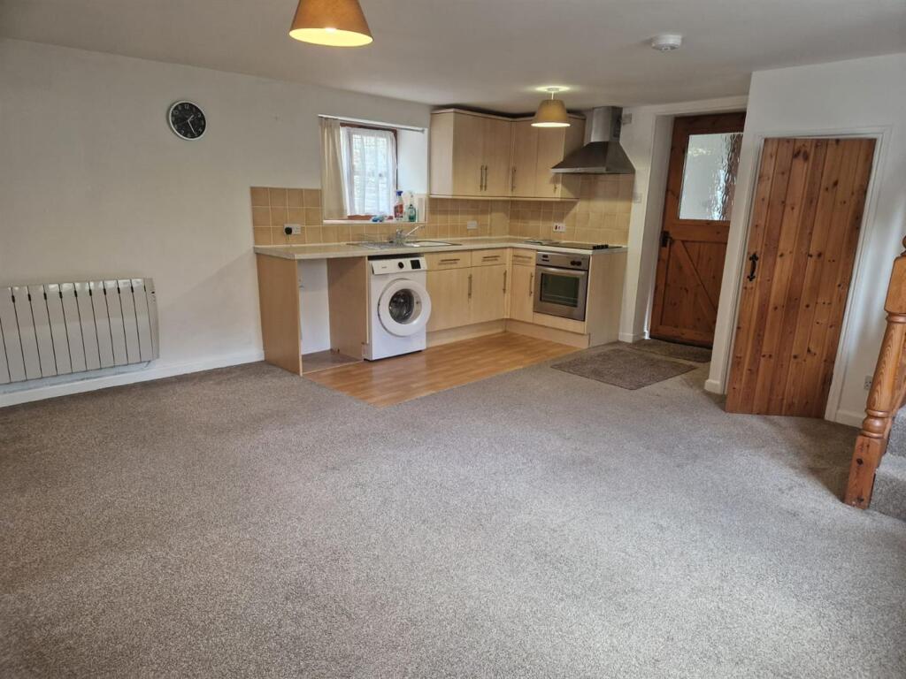 Living/Kitchen Area