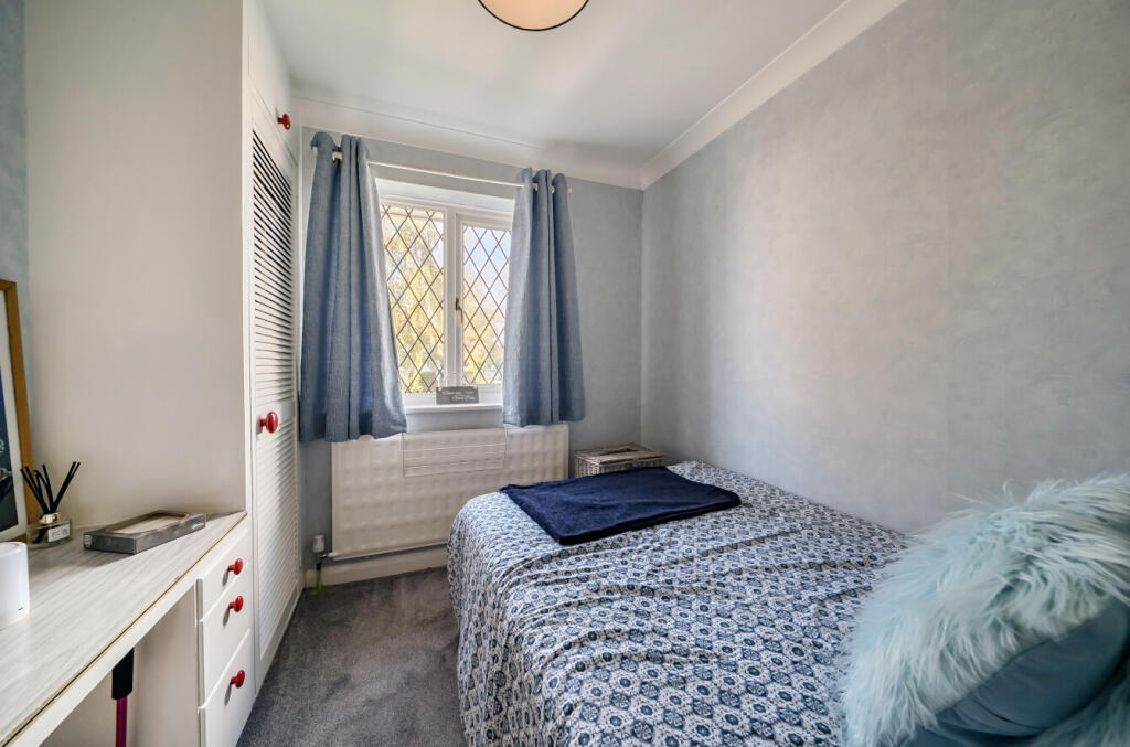 1371287-5-68f8cc7...