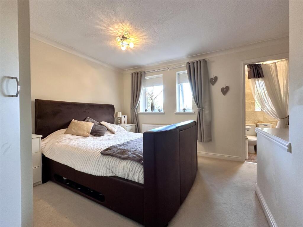 Master Bedroom Into En-Suite 299