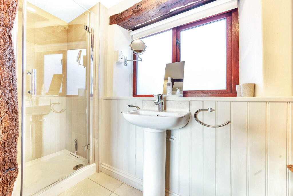 En-suite Shower R...