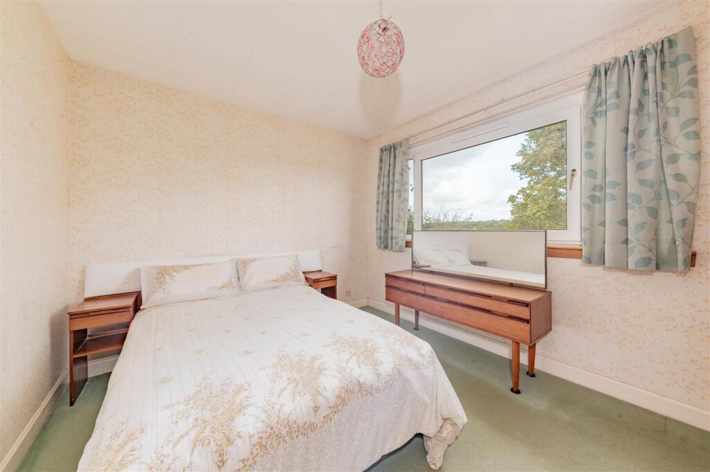 35 Falkland Crescent BF-6.JPG