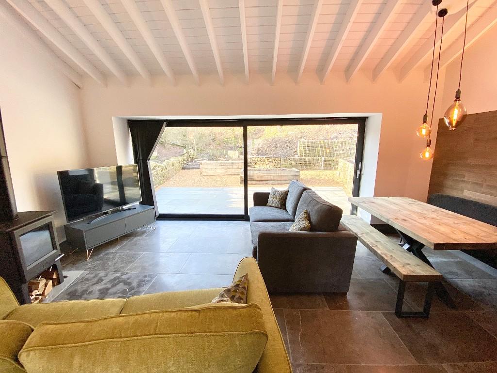 BI-FOLDS TO TERRACE