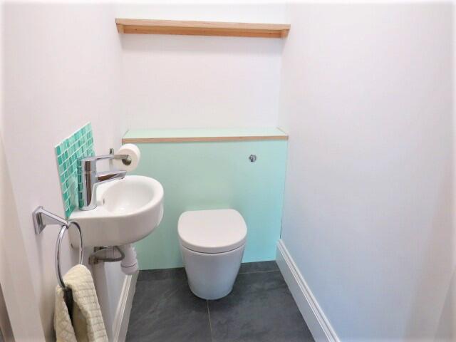 Cloakroom/wc