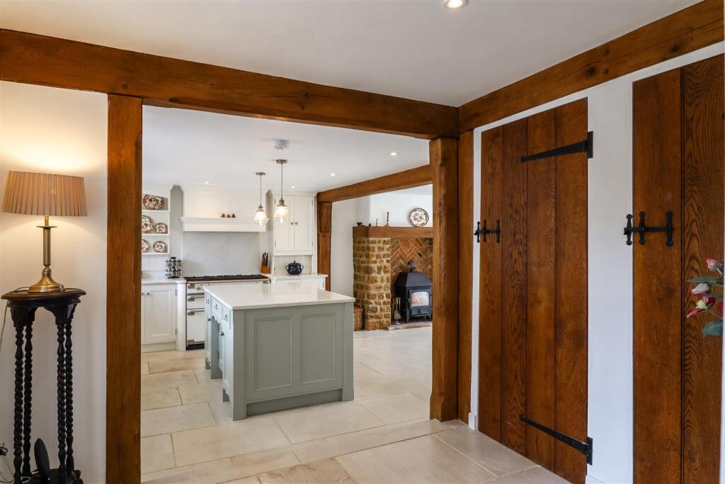 Entrance Hall/Kitchen
