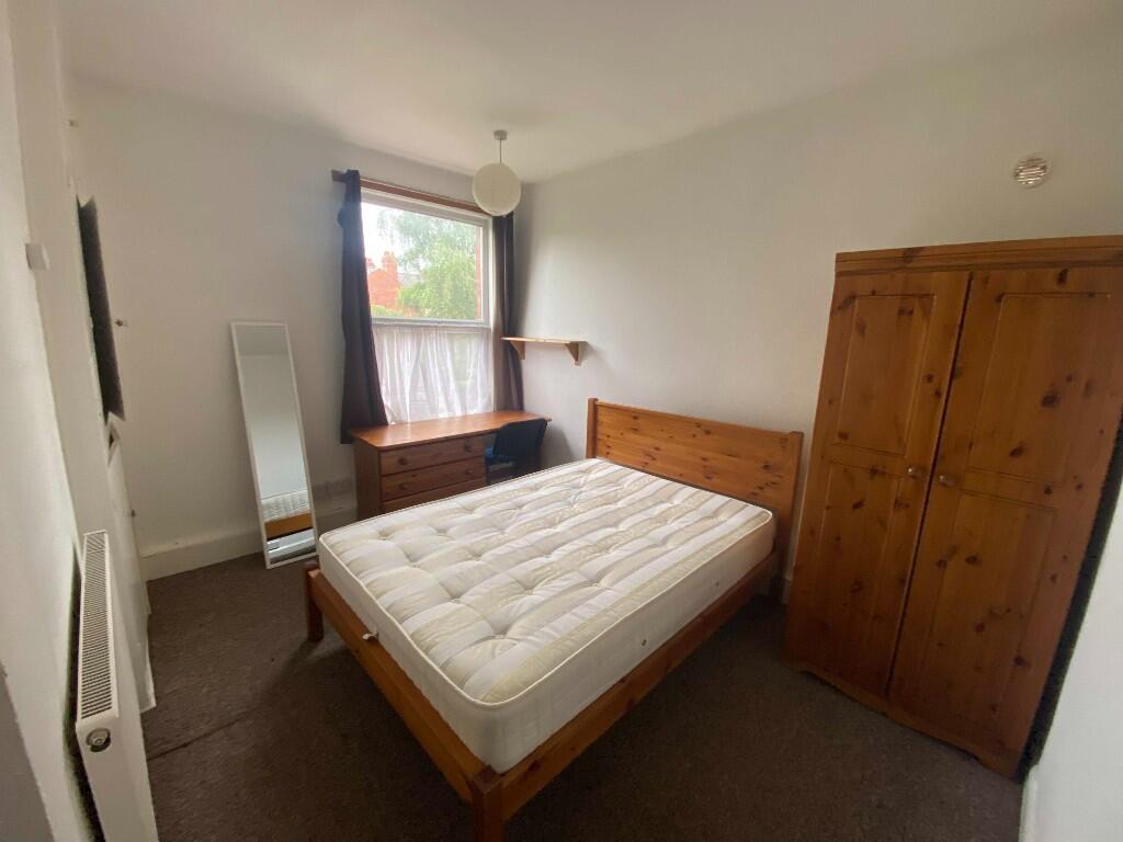 Bed 2 (Back)