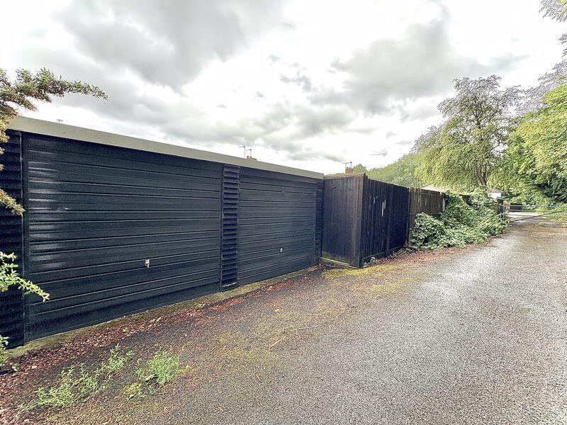 DOUBLE GARAGE