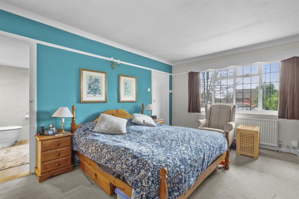 25 Marlow Rd, HP11 1TA-10.jpg