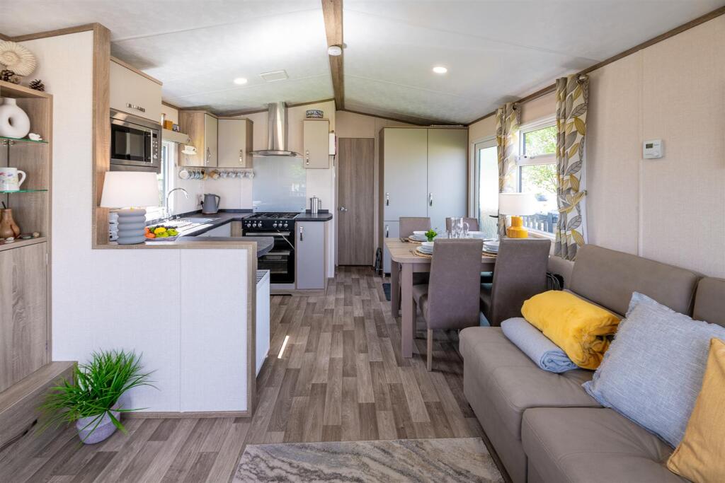 Y04-ABERAFON-PARK-LOUNGE-03.jpg