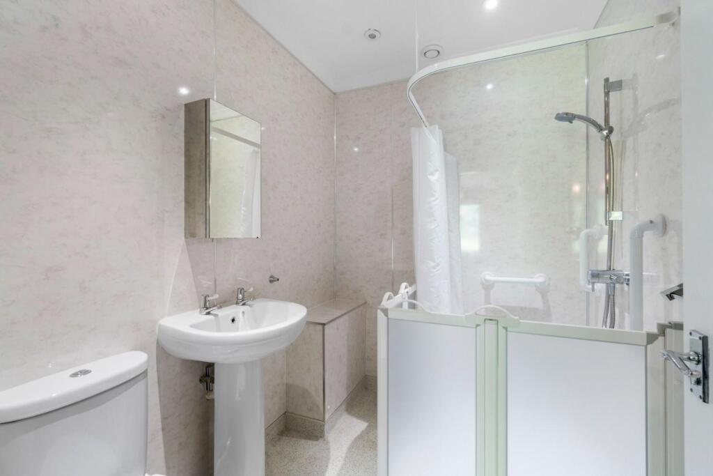 17_19 rosebank gardens, largs  (17).jpg