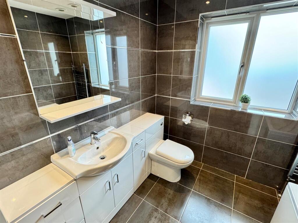 Caledonian House Bathroom