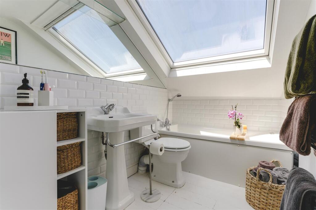 Downs Park Road-13.jpg