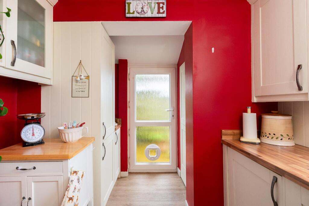 2Q6RKE - Kitchen D.jpg