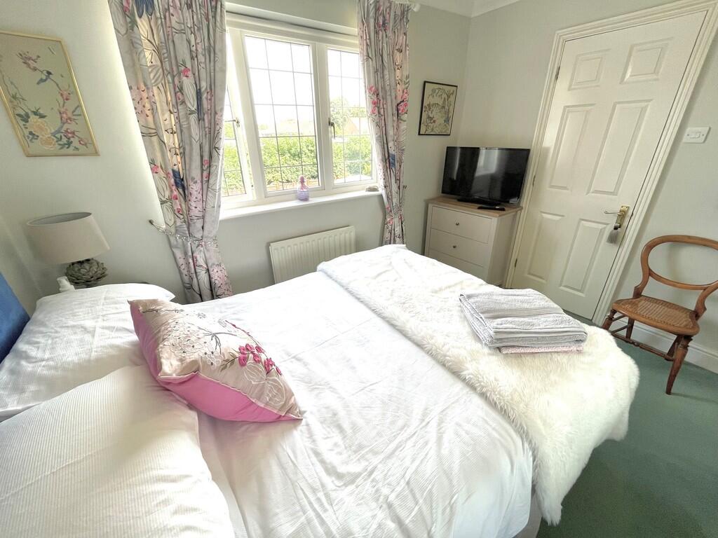 5 Cleeves Way Bed...