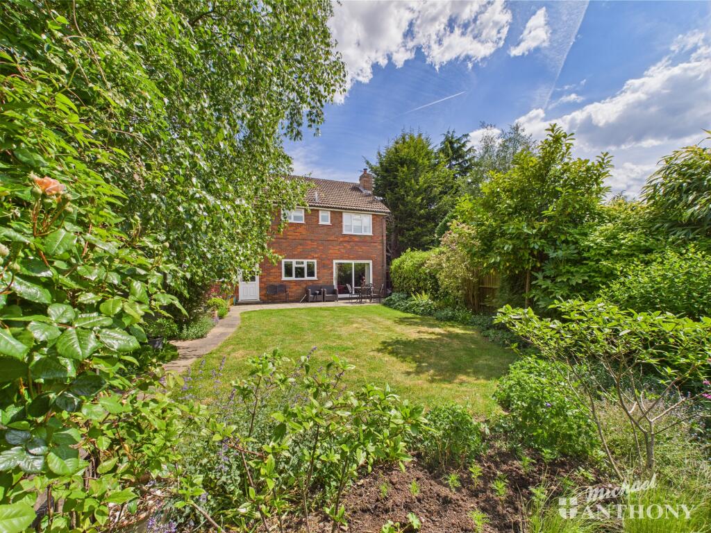 CAM02773G0-PR0304-STILL006