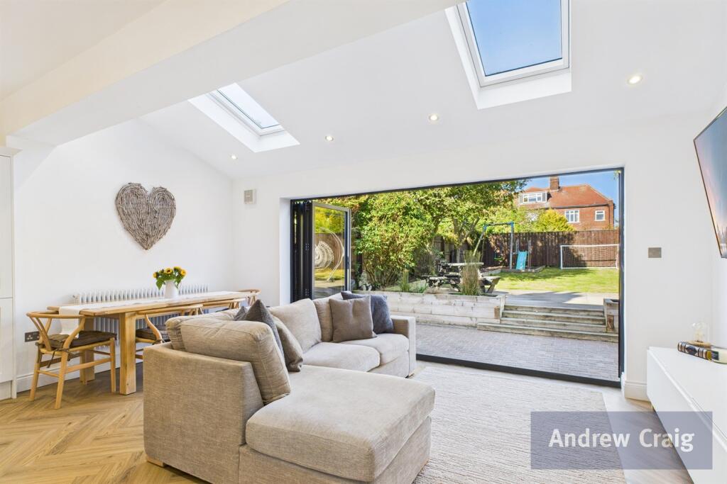 Kitchen/Living/SunRo