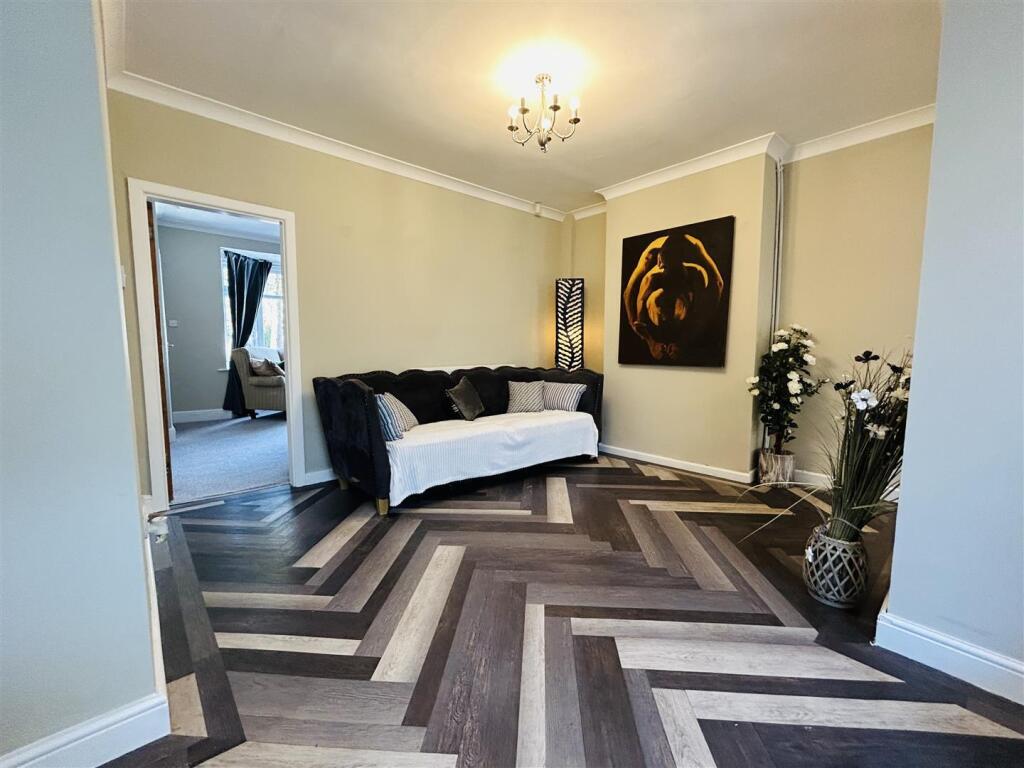Living room 3.jpg