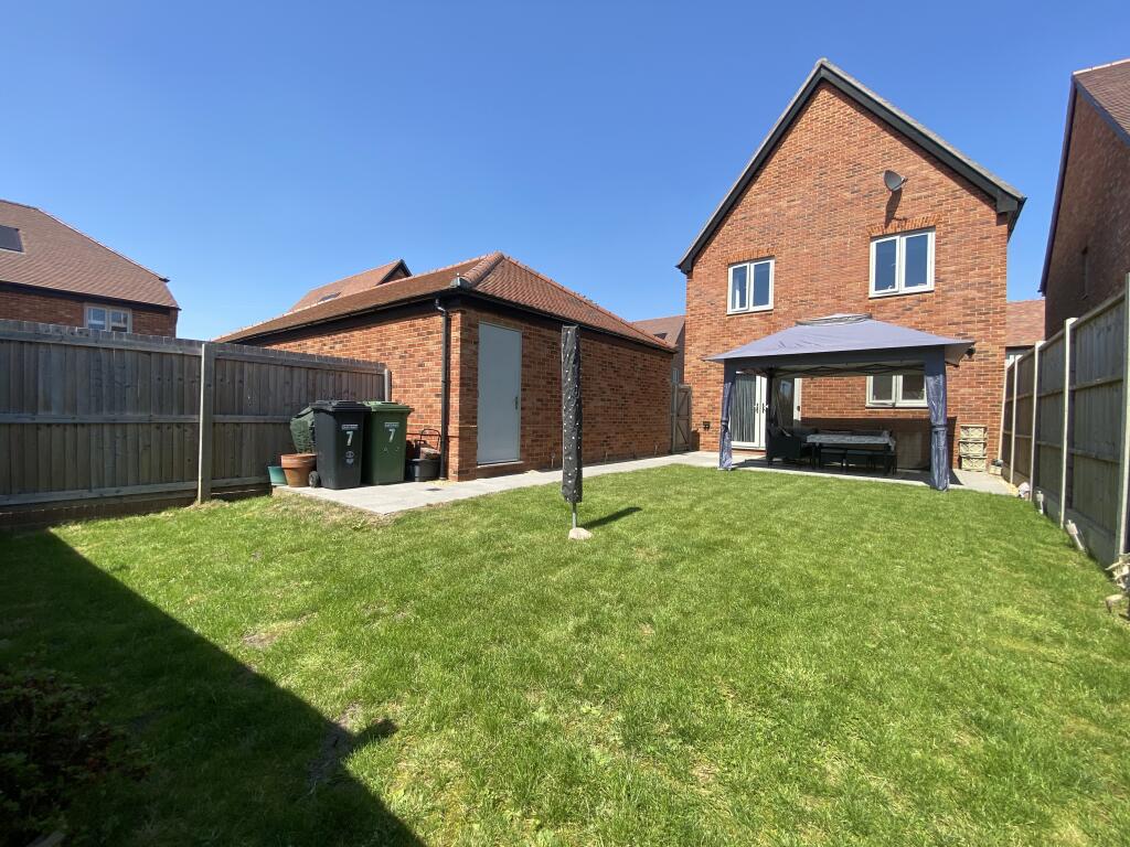 Rear View / Garden