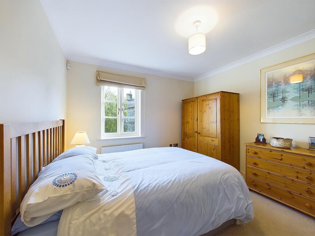 CAM04201G0-PR0011-STILL002