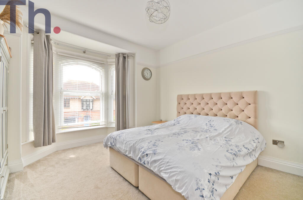 Bedroom 1 (2).JPG