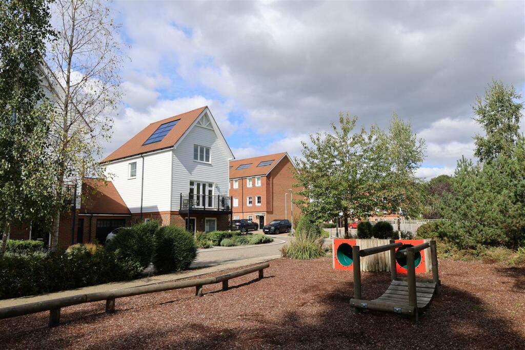 COMMUNAL PLAY AREA
