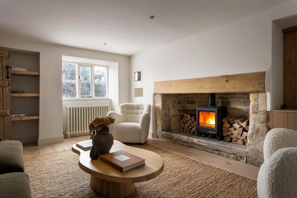 16 - Long Cottage - GL54 4AF - Web.jpg