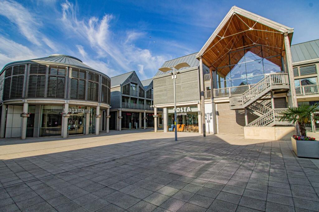 15 Walpole House [Piazza] 01.jpg