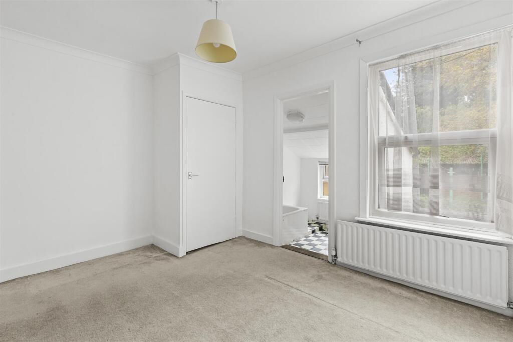 64 Temple End, HP13 5DS-3.jpg