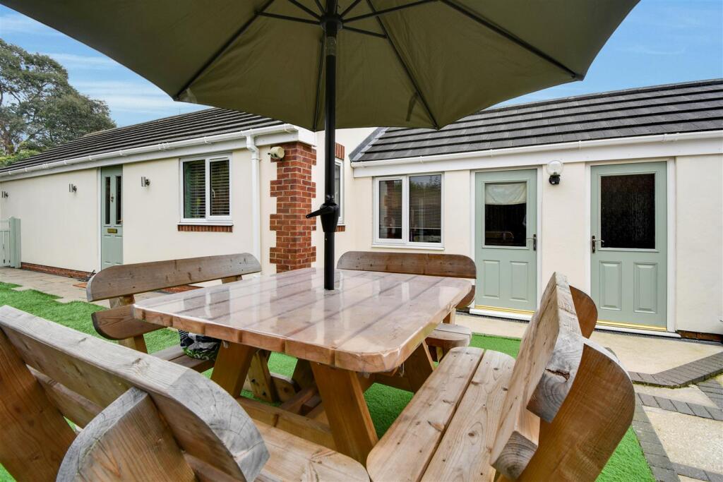 BUNGALOW/ANNEX