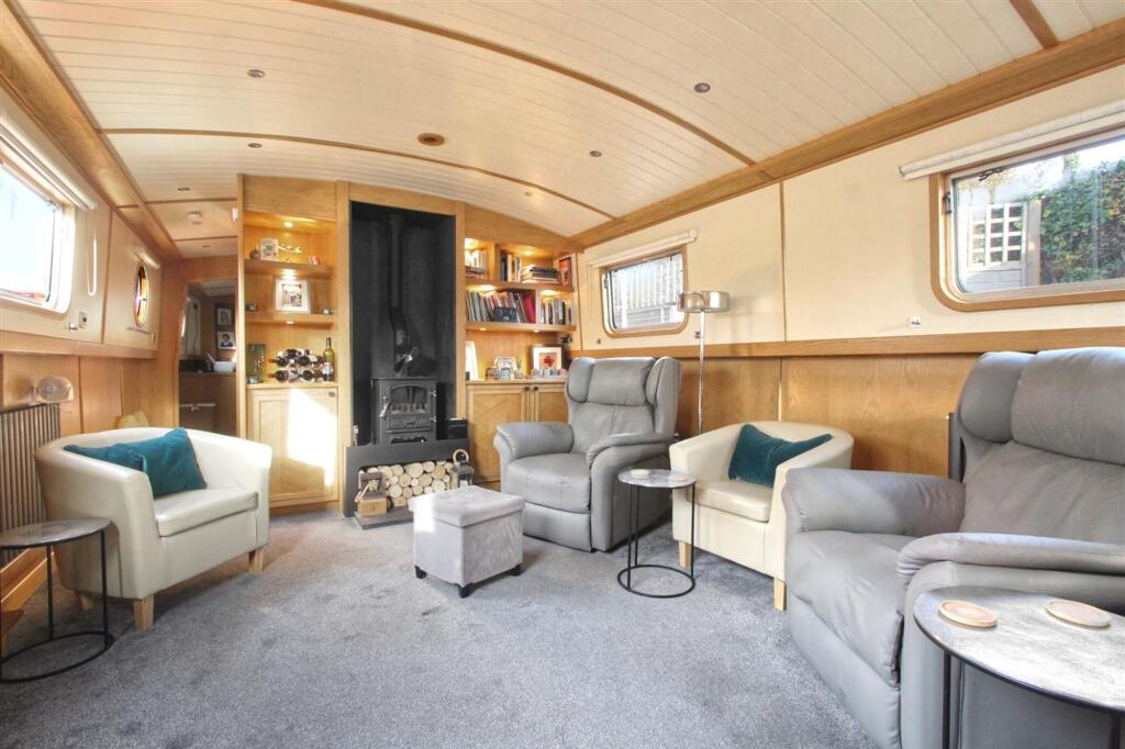 lounge .jpg