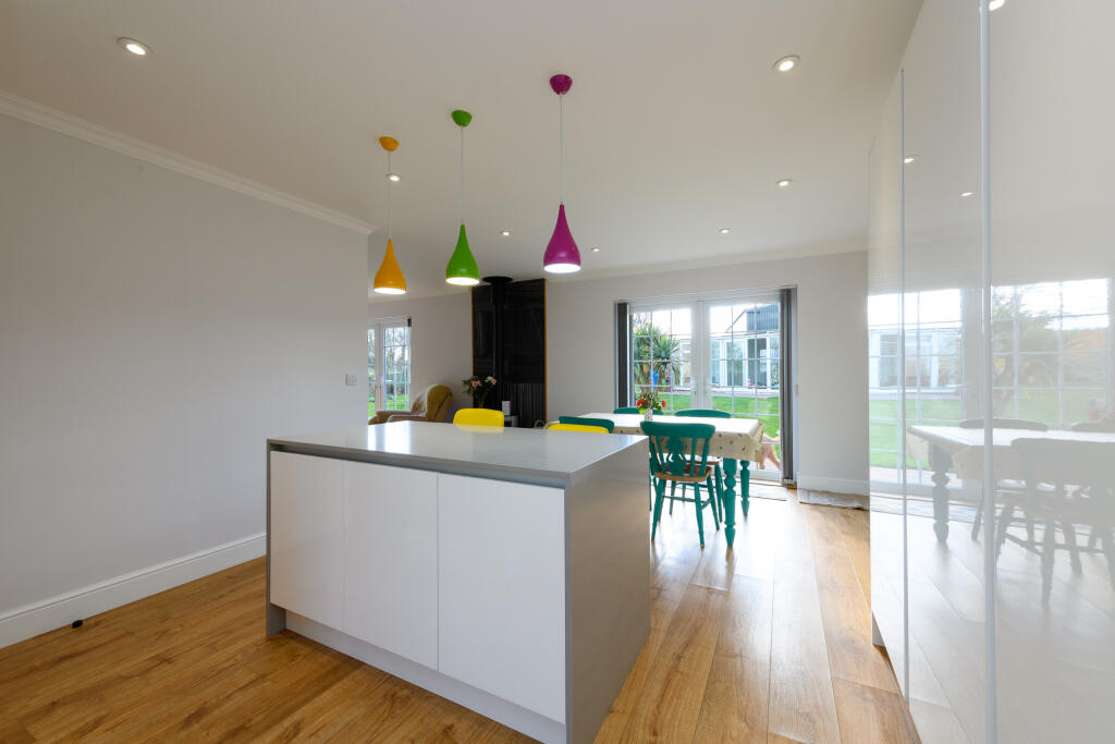 Kitchen/Dining Area