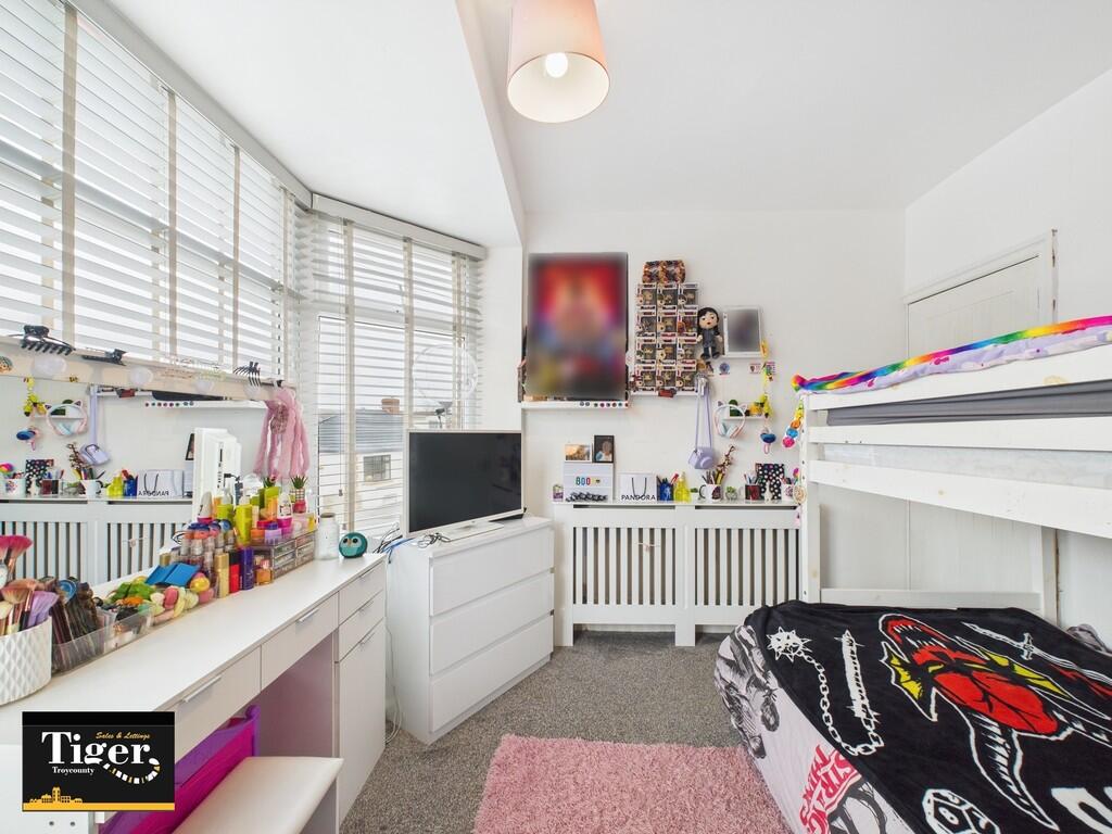 CAM02176G0-PR0517...