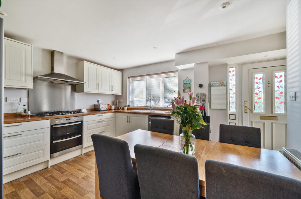 13-682236f1a7a26-...