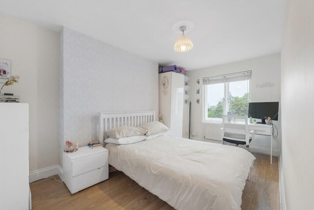 Bedroom 1.jpg